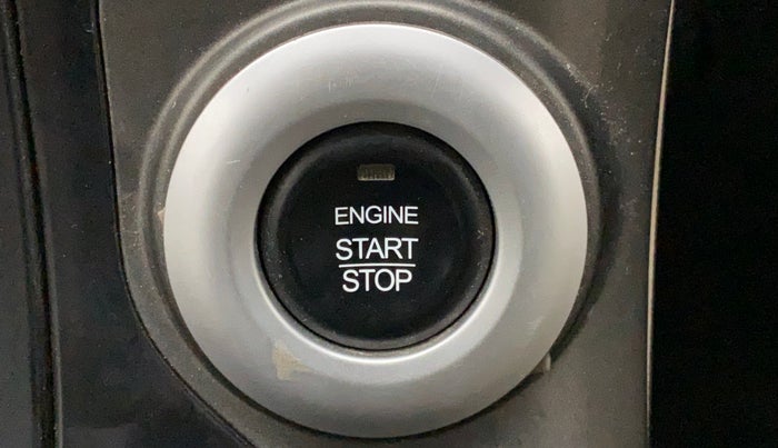 2016 Mahindra XUV500 W10, Diesel, Manual, 73,110 km, Keyless Start/ Stop Button