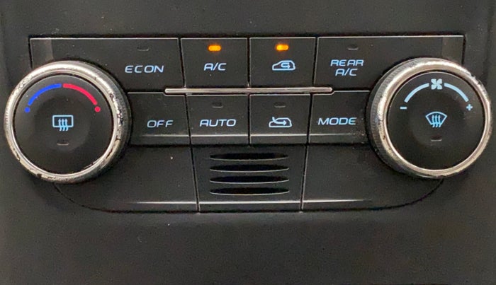 2016 Mahindra XUV500 W10, Diesel, Manual, 73,110 km, Automatic Climate Control