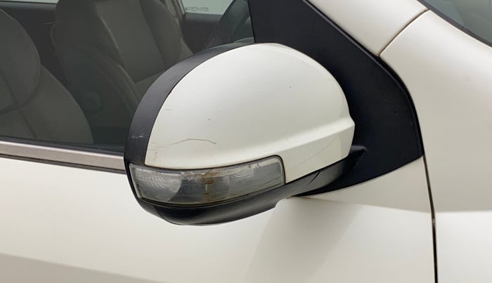2016 Mahindra XUV500 W10, Diesel, Manual, 73,110 km, Right rear-view mirror - Indicator light has minor damage
