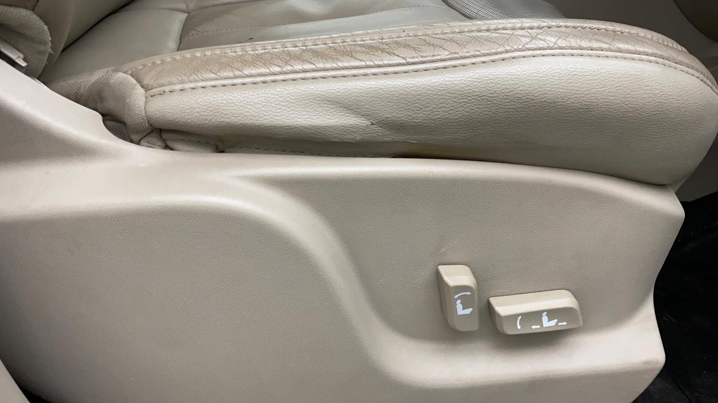 2016 Mahindra XUV500 W10, Diesel, Manual, 73,110 km, Driver Side Adjustment Panel