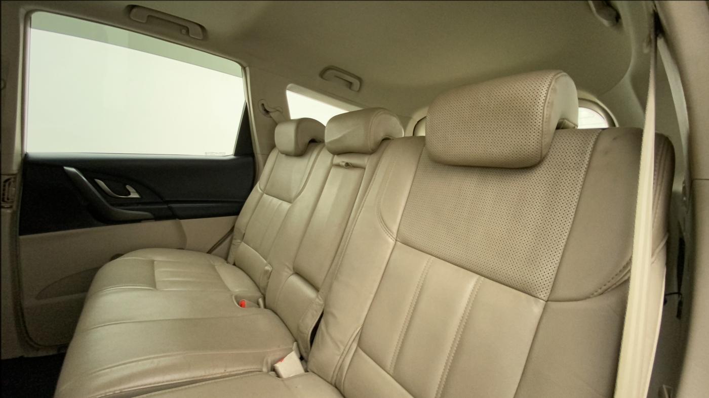 2016 Mahindra XUV500 W10, Diesel, Manual, 73,110 km, Right Side Rear Door Cabin
