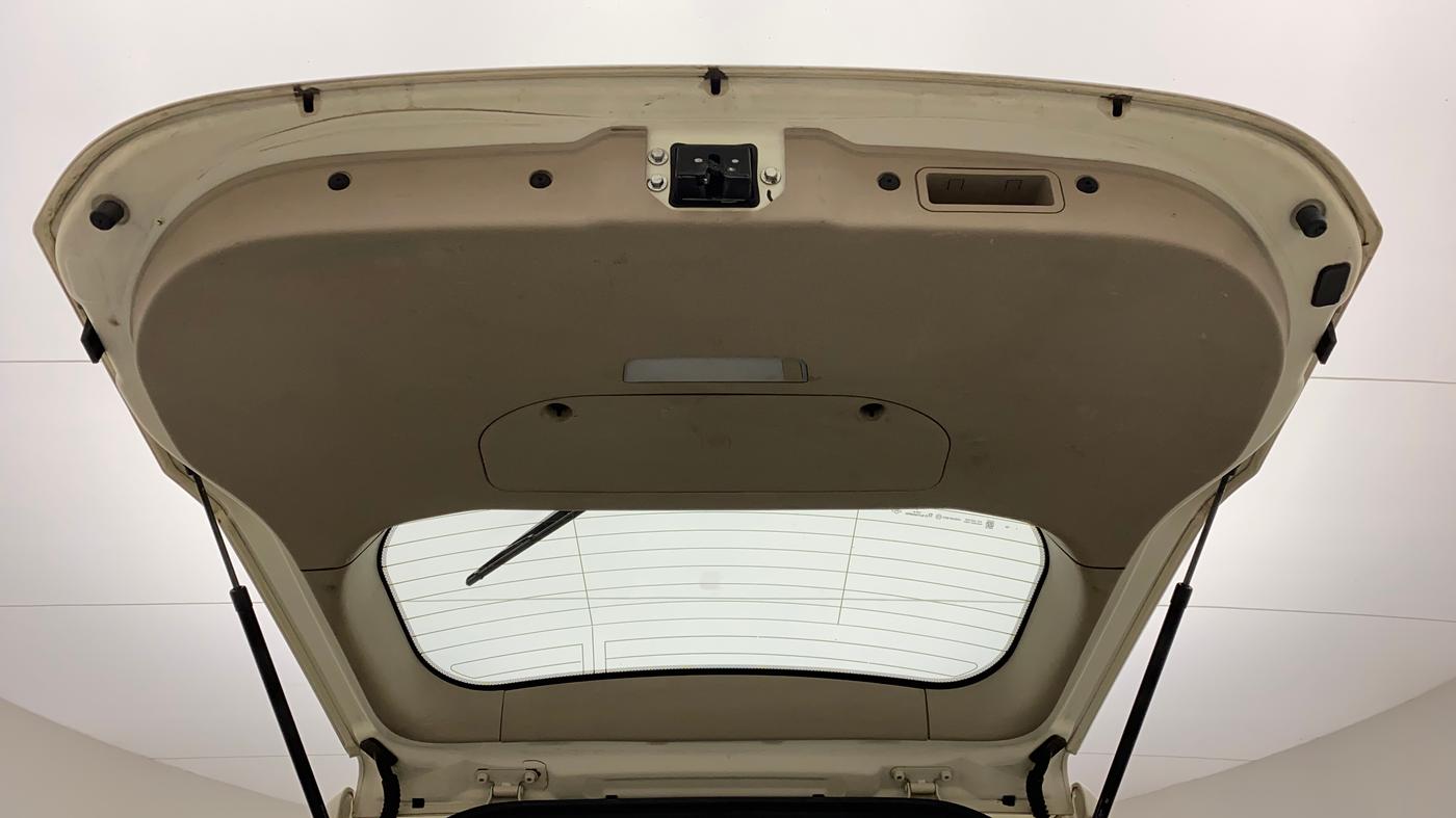 2016 Mahindra XUV500 W10, Diesel, Manual, 73,110 km, Boot Door Open