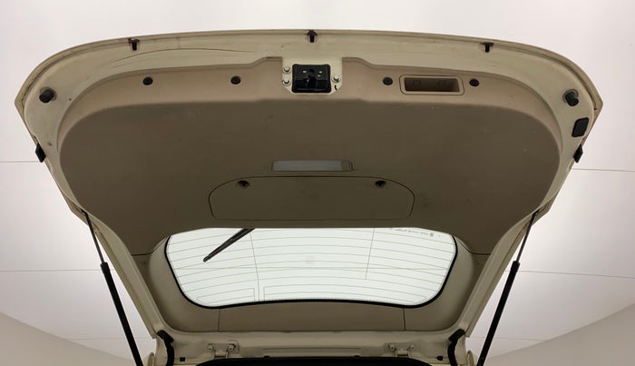 2016 Mahindra XUV500 W10, Diesel, Manual, 73,110 km, Boot Door Open