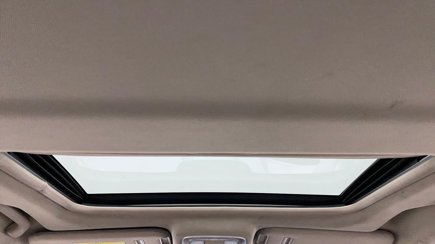 2016 Mahindra XUV500 W10, Diesel, Manual, 73,110 km, Moonroof/ Sunroof