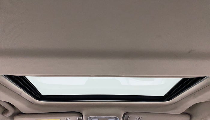 2016 Mahindra XUV500 W10, Diesel, Manual, 73,110 km, Moonroof/ Sunroof