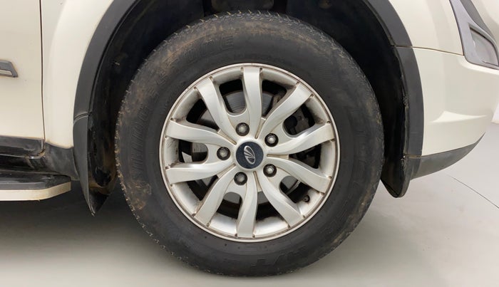 2016 Mahindra XUV500 W10, Diesel, Manual, 73,110 km, Right Front Wheel