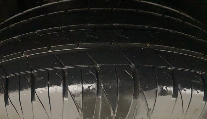 2017 Maruti Vitara Brezza ZDI, Diesel, Manual, 62,035 km, Right Rear Tyre Tread