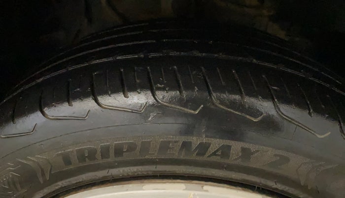 2019 Tata NEXON XM PETROL, Petrol, Manual, 1,18,744 km, Right Front Tyre Tread