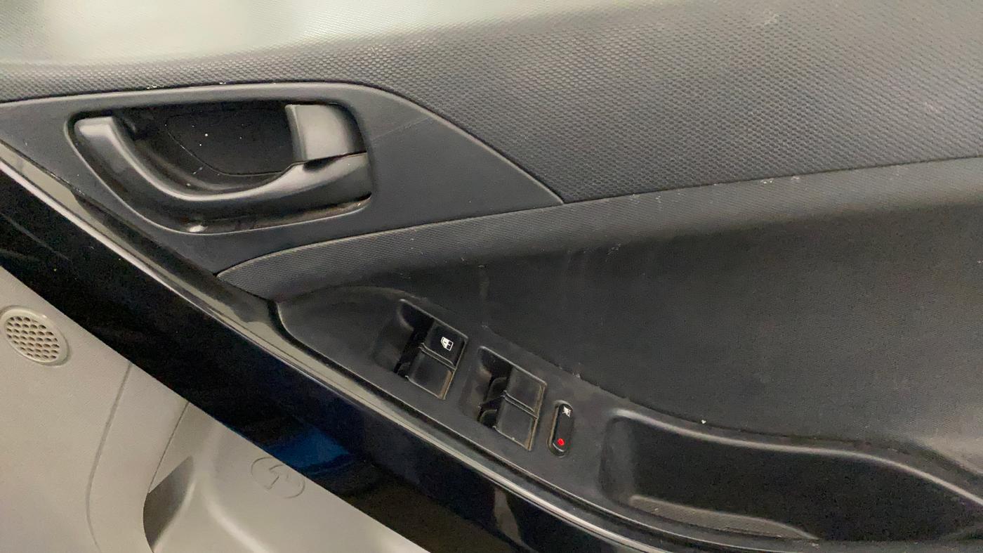 2019 Tata NEXON XM PETROL, Petrol, Manual, 1,18,765 km, Driver Side Door Panels Control