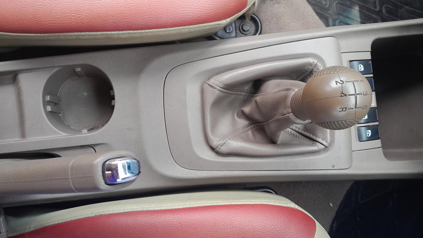 2013 Chevrolet Sail UVA 1.2 LT ABS, Petrol, Manual, 62,982 km, Gear Lever