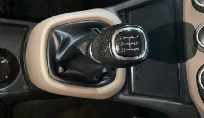 2017 Hyundai Xcent S 1.2, Petrol, Manual, 1,24,201 km, Gear Lever