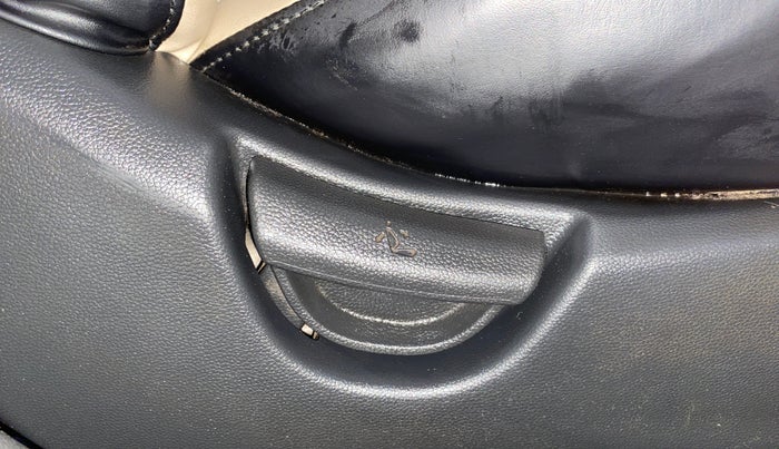 2017 Hyundai Xcent S 1.2, Petrol, Manual, 1,24,201 km, Driver Side Adjustment Panel