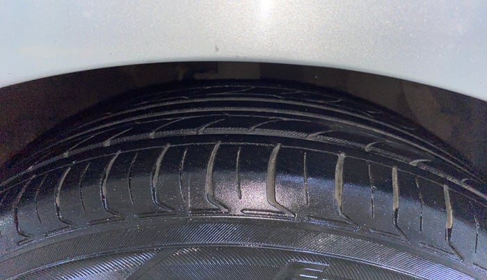 2017 Hyundai Xcent S 1.2, Petrol, Manual, 1,24,201 km, Right Front Tyre Tread