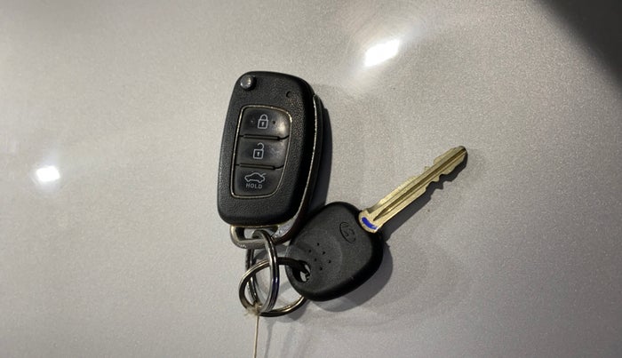 2017 Hyundai Xcent S 1.2, Petrol, Manual, 1,24,201 km, Key Close Up