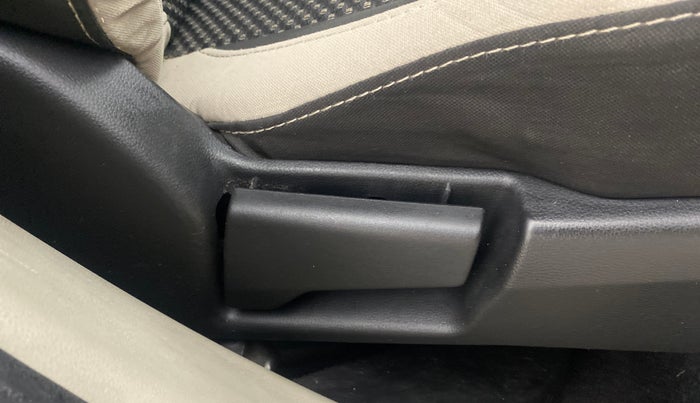 2020 Renault TRIBER RXZ, Petrol, Manual, 30,005 km, Driver Side Adjustment Panel