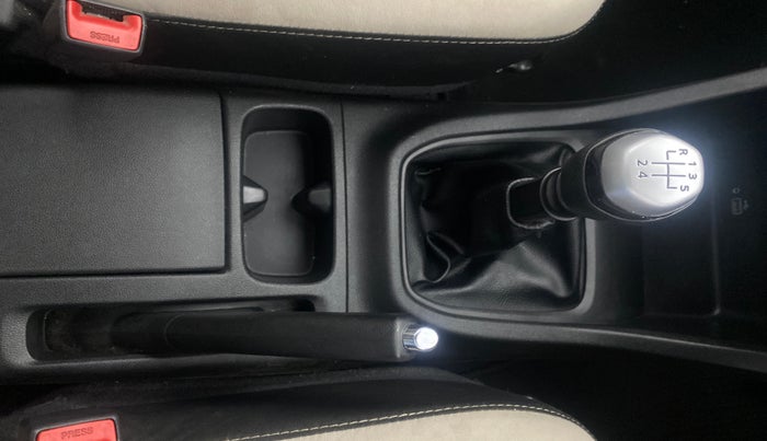 2020 Renault TRIBER RXZ, Petrol, Manual, 30,005 km, Gear Lever