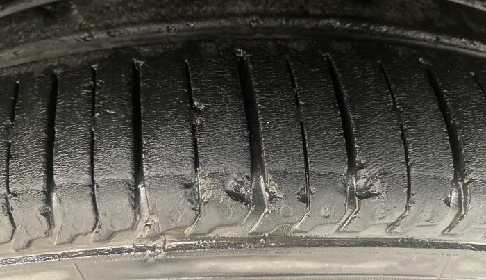 2020 Renault TRIBER RXZ, Petrol, Manual, 30,005 km, Left Front Tyre Tread