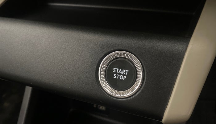 2020 Renault TRIBER RXZ, Petrol, Manual, 30,005 km, Keyless Start/ Stop Button