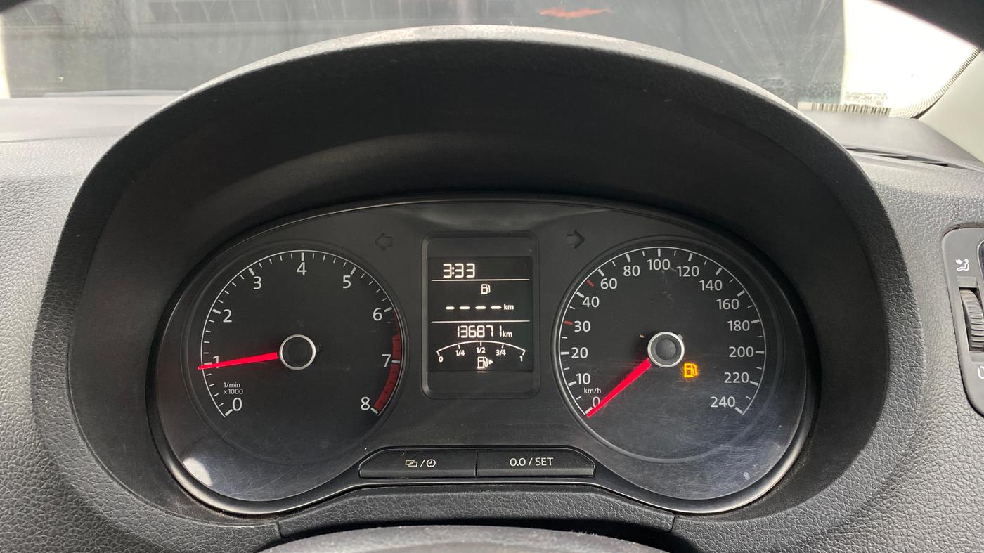 2015 Volkswagen Polo COMFORTLINE 1.2L, Petrol, Manual, 1,36,870 km, Odometer Image