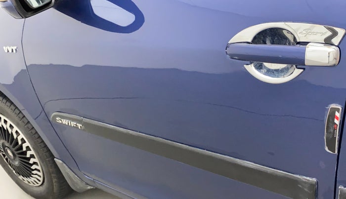 2013 Maruti Swift VXI, Petrol, Manual, 80,928 km, Front passenger door - Paint has faded