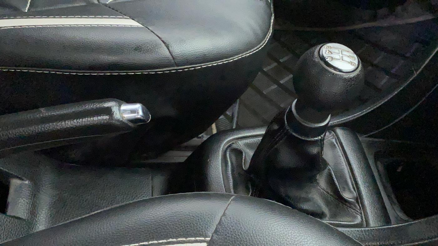 2013 Maruti Swift VXI, Petrol, Manual, 80,928 km, Gear Lever