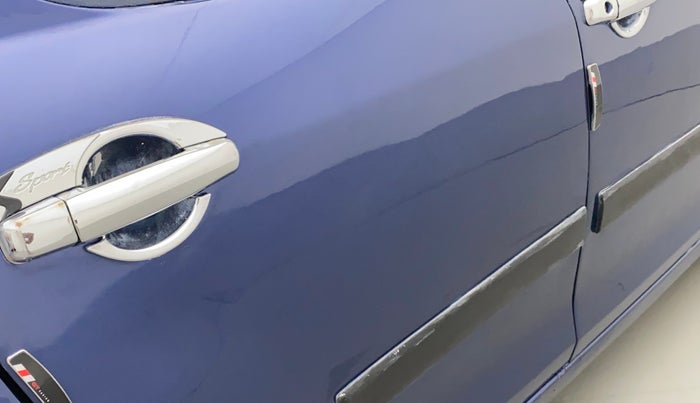 2013 Maruti Swift VXI, Petrol, Manual, 80,928 km, Right rear door - Paint has faded