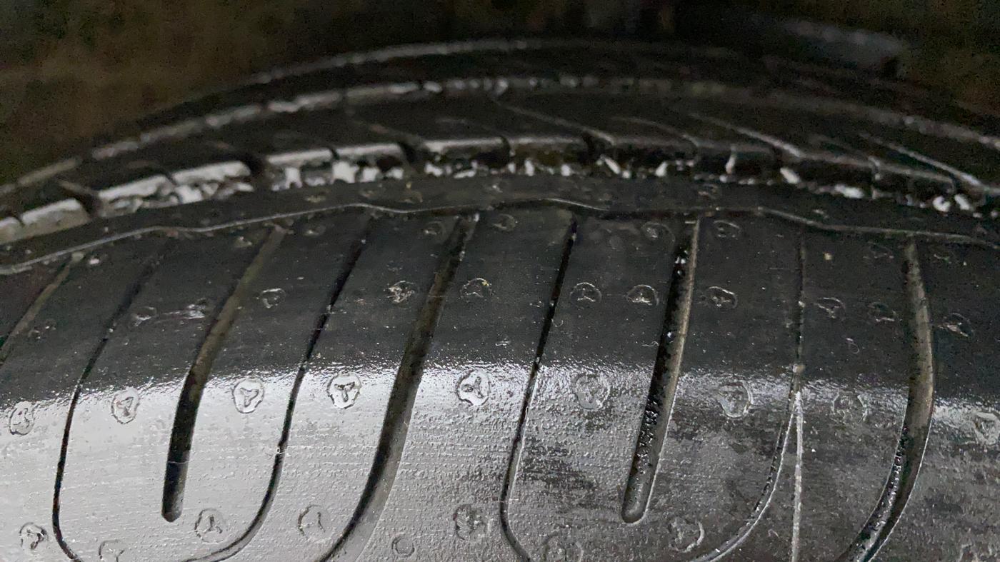 2013 Maruti Swift VXI, Petrol, Manual, 80,928 km, Right Front Tyre Tread