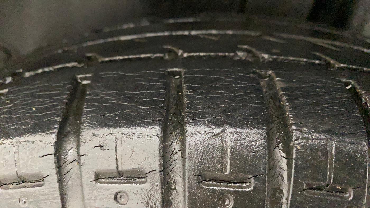 2013 Maruti Swift VXI, Petrol, Manual, 80,928 km, Left Rear Tyre Tread