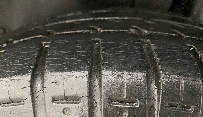 2013 Maruti Swift VXI, Petrol, Manual, 80,928 km, Left Rear Tyre Tread