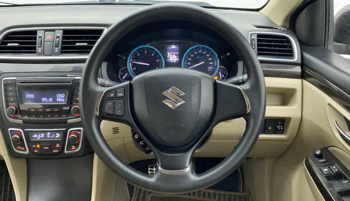 2015 Maruti Ciaz ZDI SHVS, Diesel, Manual, 38,714 km, Steering Wheel Close Up