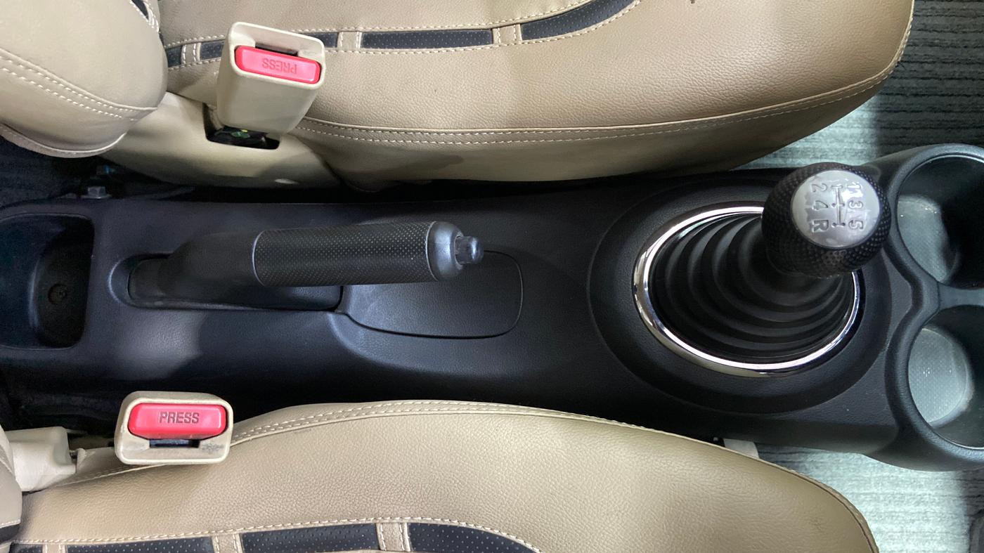 2014 Honda Brio S MT, Petrol, Manual, 65,136 km, Gear Lever