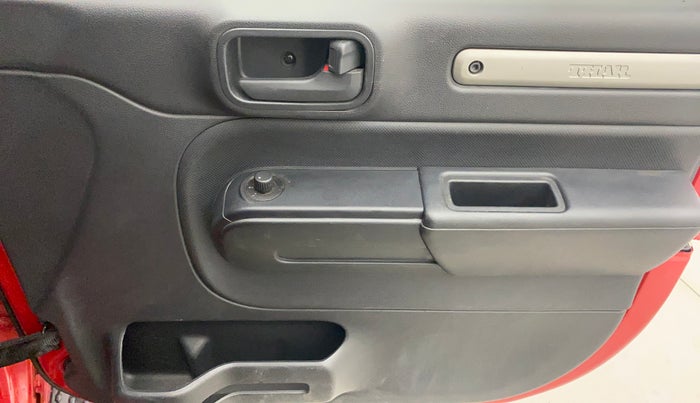 2021 Mahindra Thar LX PETROL HT 4WD AT, Petrol, Automatic, 25,942 km, Driver Side Door Panels Control