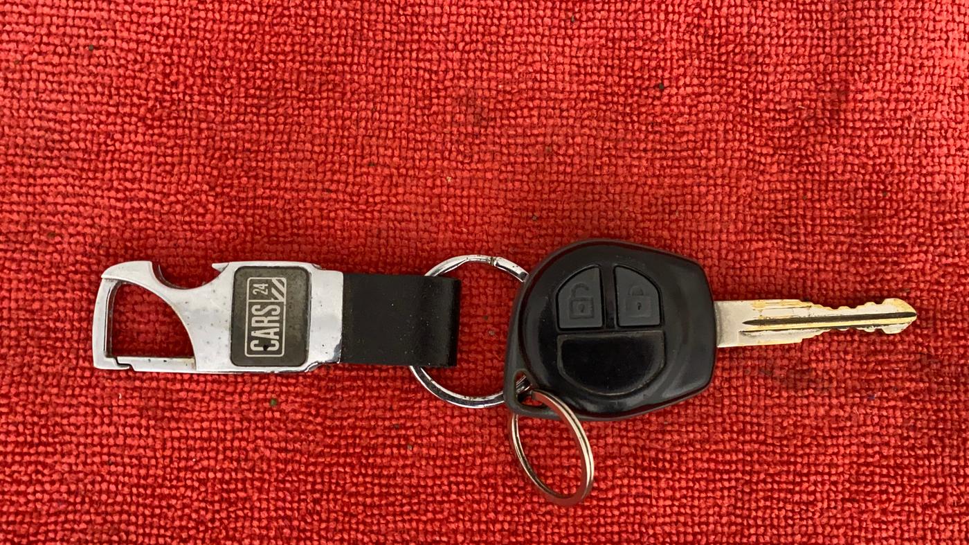 2013 Maruti Swift Dzire VXI, Petrol, Manual, 66,367 km, Key Close Up