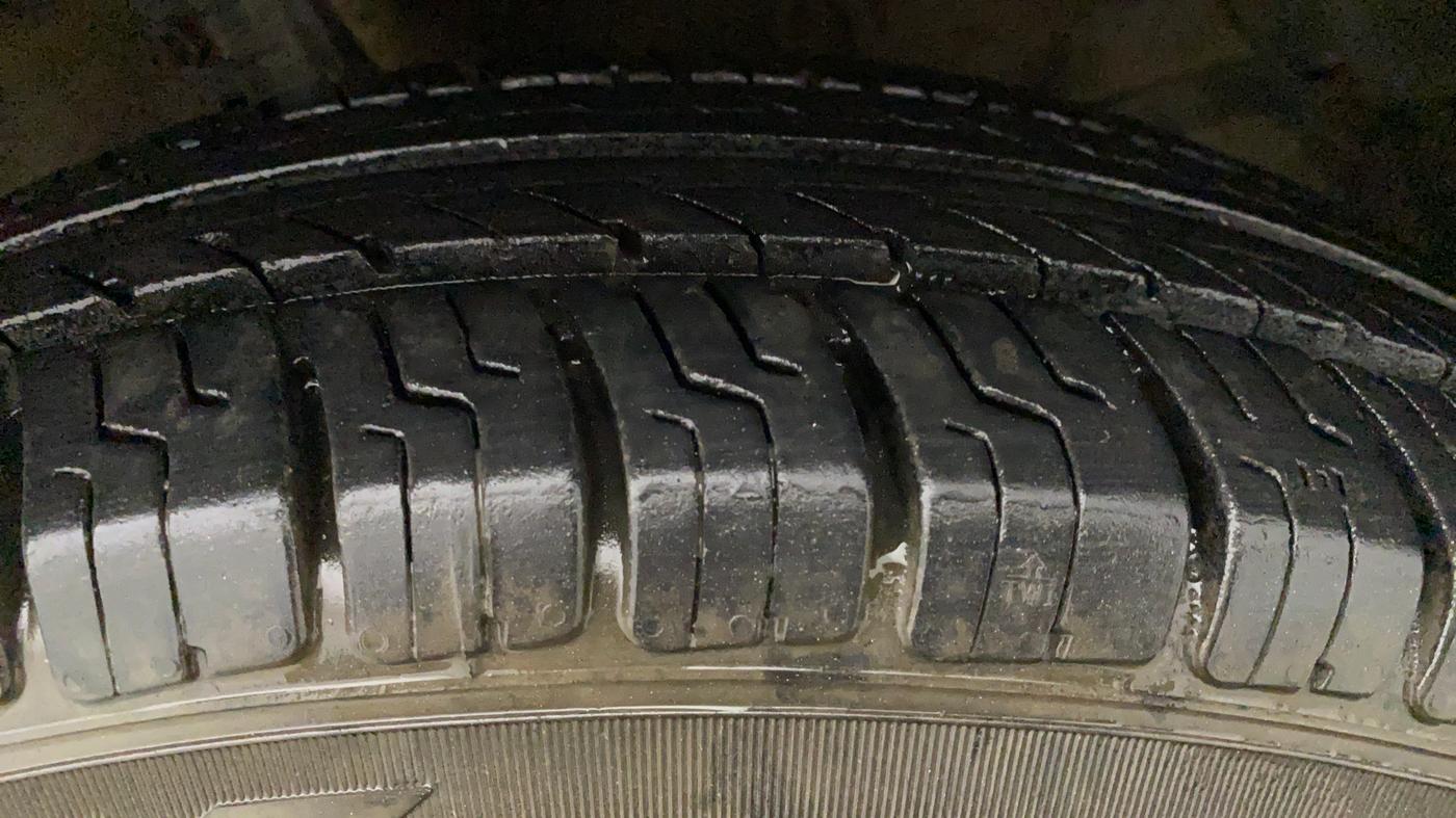 2013 Maruti Swift Dzire VXI, Petrol, Manual, 66,367 km, Left Front Tyre Tread