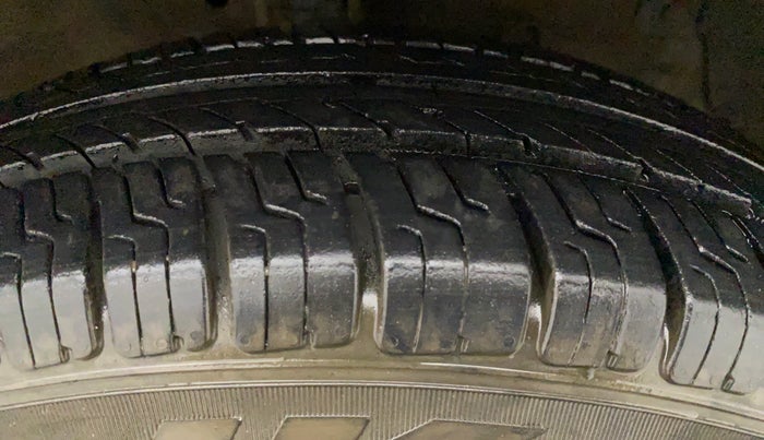 2013 Maruti Swift Dzire VXI, Petrol, Manual, 66,367 km, Left Rear Tyre Tread