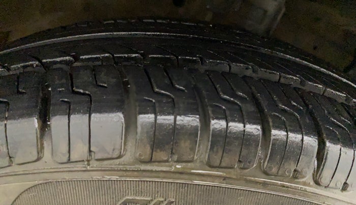 2013 Maruti Swift Dzire VXI, Petrol, Manual, 66,367 km, Right Rear Tyre Tread