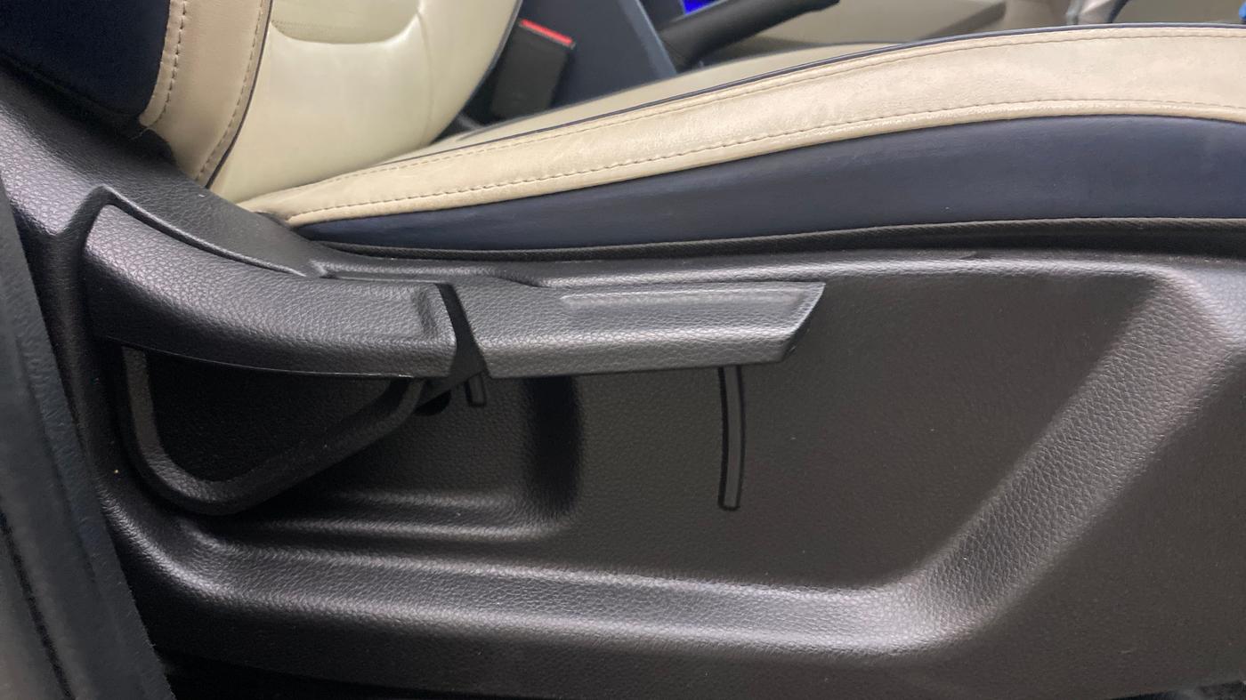 2023 KIA CARENS LUXURY PLUS 1.5 PETROL DCT 7 STR, Petrol, Automatic, 45,410 km, Driver Side Adjustment Panel