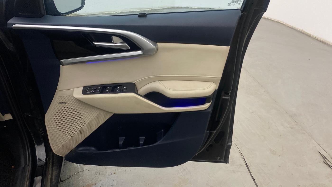 2023 KIA CARENS LUXURY PLUS 1.5 PETROL DCT 7 STR, Petrol, Automatic, 45,410 km, Driver Side Door Panels Control