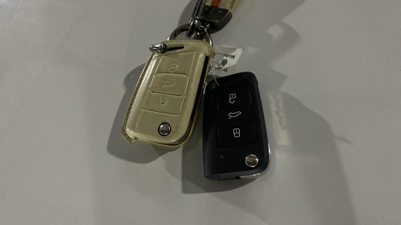 2023 Skoda SLAVIA STYLE 1.0L TSI AT, Petrol, Automatic, 20,347 km, Key Close Up