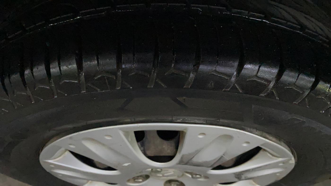 2014 Honda Brio S MT, Petrol, Manual, 83,424 km, Left Front Tyre Tread