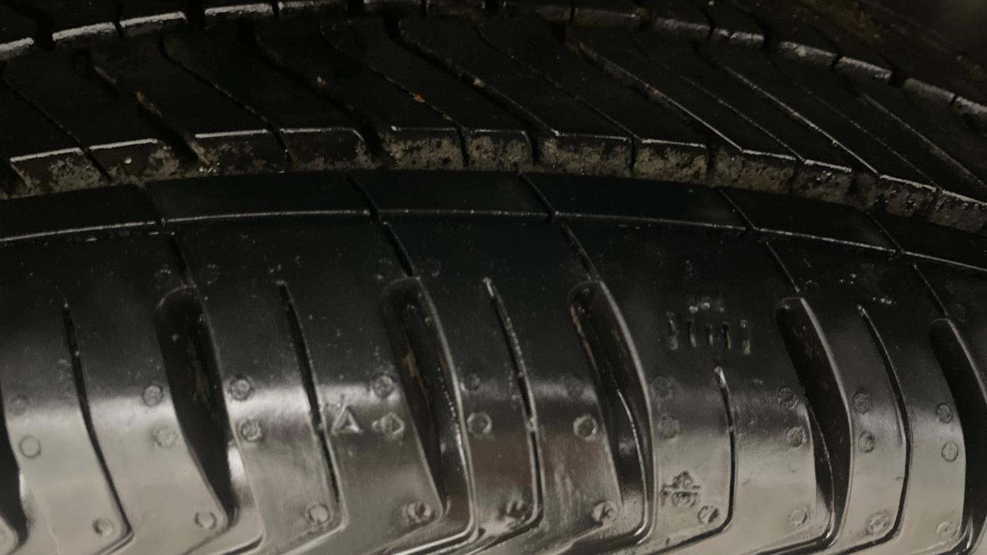 2017 Maruti Swift ZXI, Petrol, Manual, 74,279 km, Right Rear Tyre Tread