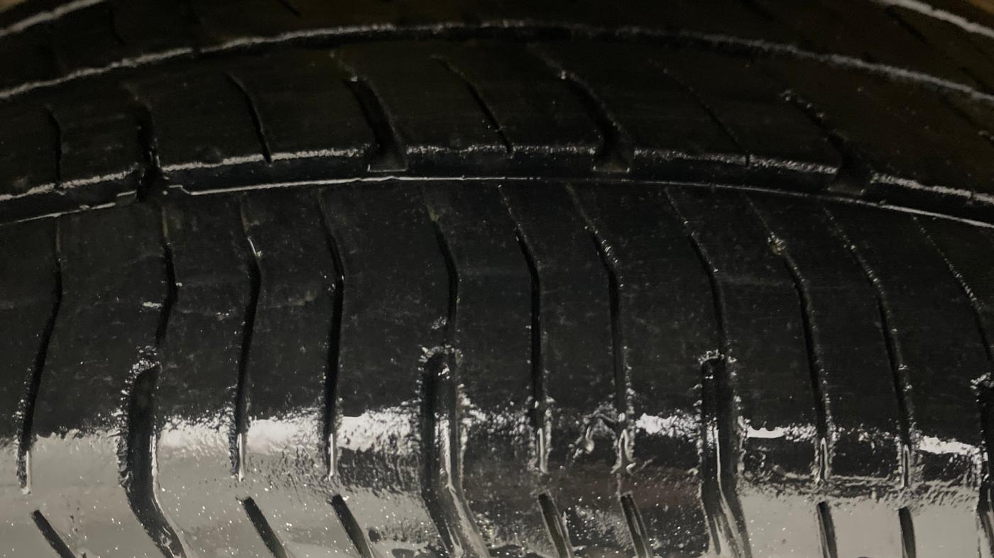 2017 Maruti Swift ZXI, Petrol, Manual, 74,279 km, Left Front Tyre Tread
