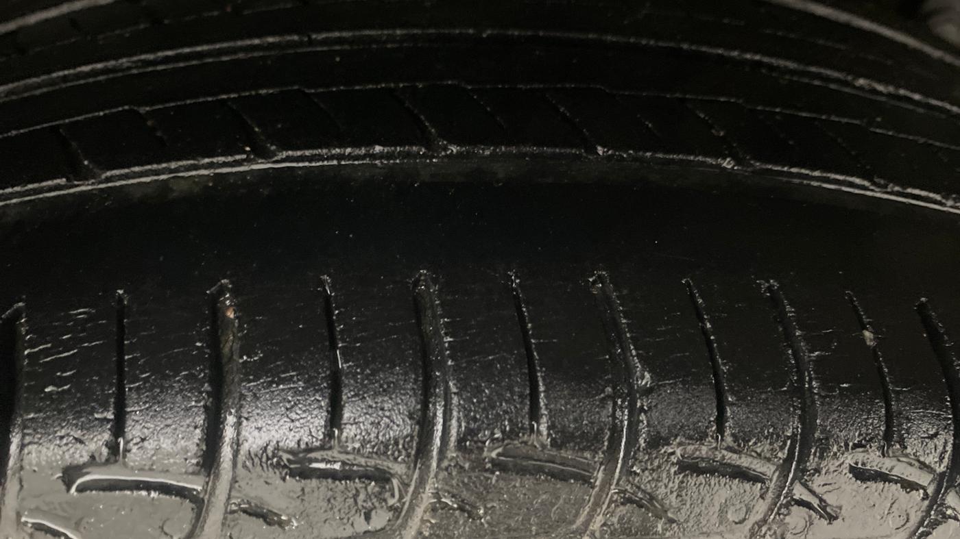 2017 Maruti Swift ZXI, Petrol, Manual, 74,279 km, Left Rear Tyre Tread