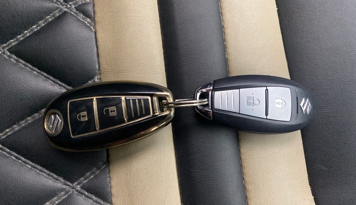 2017 Maruti Swift ZXI, Petrol, Manual, 74,279 km, Key Close Up