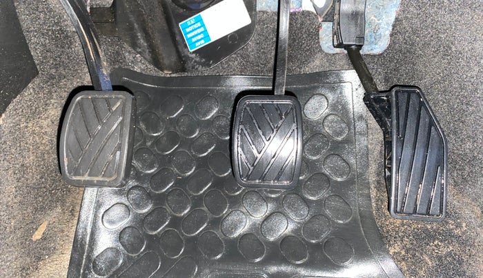 2019 Maruti Swift VXI, Petrol, Manual, 31,860 km, Pedals