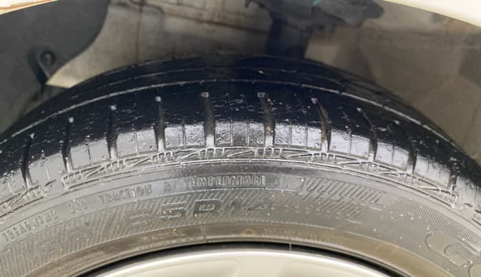 2017 Hyundai Grand i10 MAGNA AT 1.2 KAPPA VTVT, Petrol, Automatic, 18,660 km, Left Front Tyre Tread