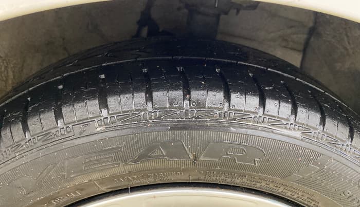 2017 Hyundai Grand i10 MAGNA AT 1.2 KAPPA VTVT, Petrol, Automatic, 18,660 km, Right Front Tyre Tread