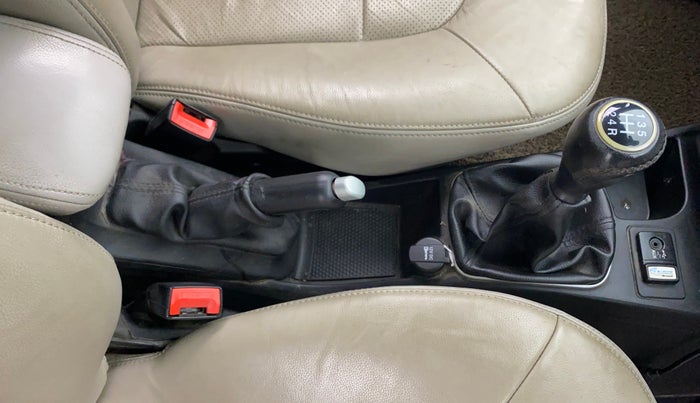 2015 Fiat Linea EMOTION 1.4 L T JET, Petrol, Manual, 52,130 km, Gear Lever