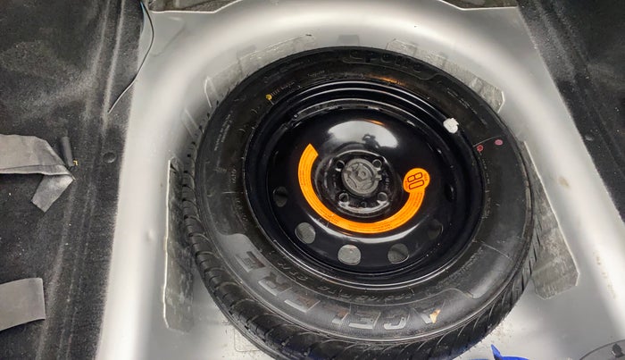 2015 Fiat Linea EMOTION 1.4 L T JET, Petrol, Manual, 52,130 km, Spare Tyre