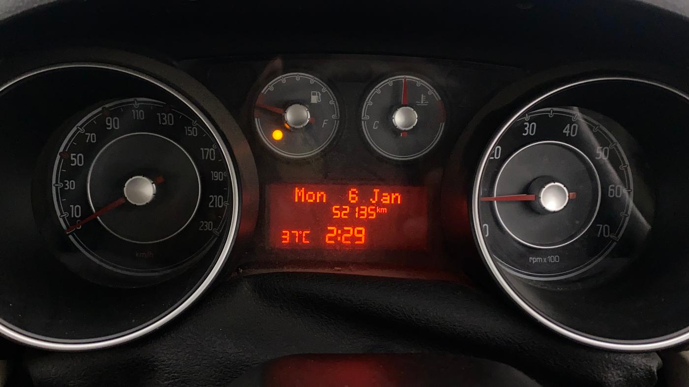 2015 Fiat Linea EMOTION 1.4 L T JET, Petrol, Manual, 52,130 km, Odometer Image